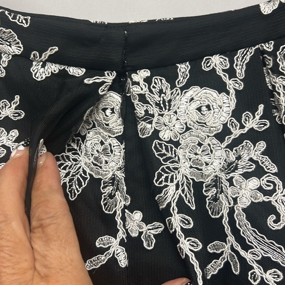 Adrianna Papell embroidered black and white lace skirt - Picture 9 of 11